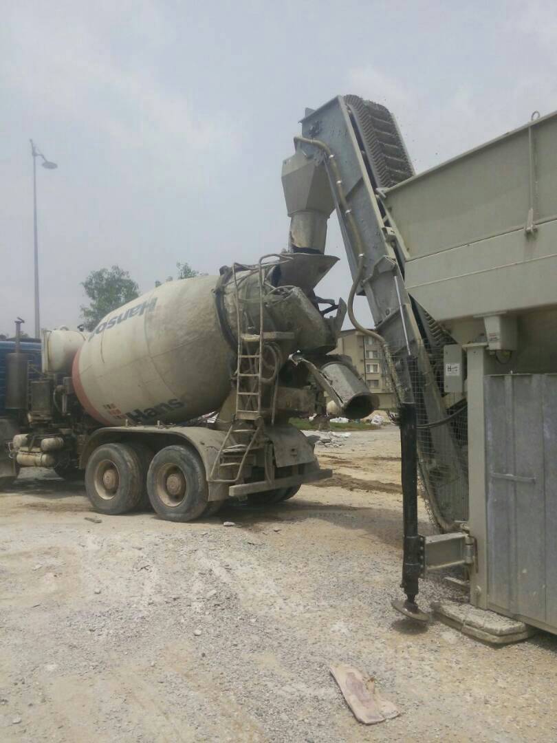 Mobile concrete mixer